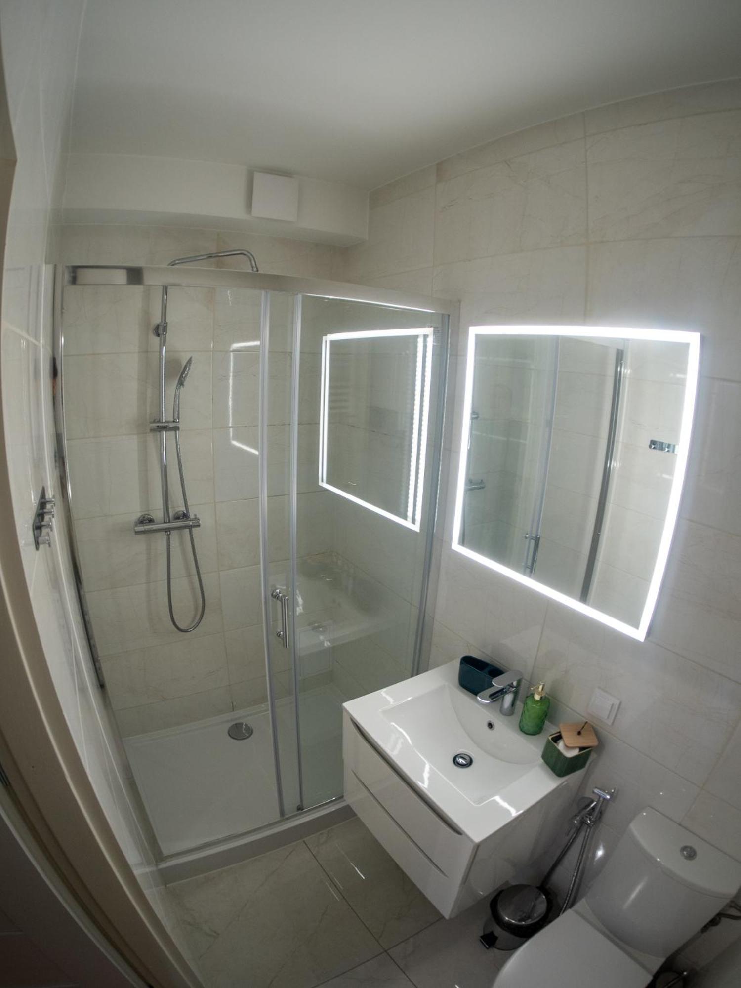 Apartament Classic Comfort Aleja Nmp 8 - Free Parking เชสโตฮอวา ภายนอก รูปภาพ